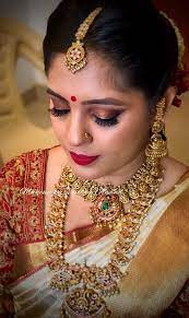 Monica Looks Gorgeous For Her Muhurtham The Red And Gold Colours Are Bridal Perfection Bridal Jewellery Indian Indian Bridal Jewelry Sets Indian Bridal Makeup