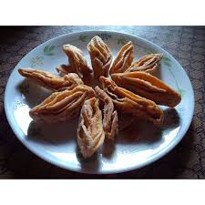 Telah banyak yang telah mempraktekkan khasiat langsung dari tanaman ini, diantaranya di bidang kesehatan dan kecantikan. Kuih Tiram Kuih Lidah Buaya Shopee Malaysia