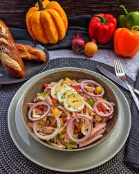 Wurstsalat Mit Kase Einfach Und Lecker Instakoch De Rezept Wurstsalat Wurst Kase Salat Einfach Lecker