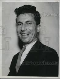 1934 Press Photo Dan Templin Sells His Story The Cinch to Warner Brothers