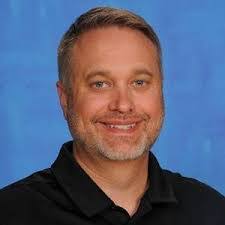 Noemi Hayes's Instagram, Twitter & Facebook