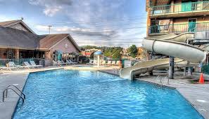 Top 5 Reasons To Spend Memorial Day Weekend At Our Hotel In Pigeon Forge Tn Pigeon Forge Hotels Outdoor Pool Hotels Near