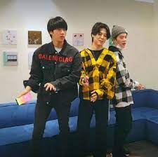 Watch the playlist bts vlive by entertainment studios on dailymotion. Suga Charts On Twitter After Jin Yoongi And Jimin Played Just Dance On Their Vlive Broadcast These Keywords Are Trending Worldwide 6 Daddy Yankee 8 Con Calma 10 Havana Https T Co Sxcppjjlvf