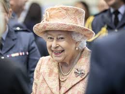 Elizabeth ii), полное имя — елизаве́та алекса́ндра мари́я (англ. Koroleva Puteshestvij Kak I Kuda Stranstvuet Elizaveta Ii