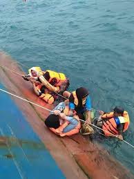 dramatic moment indonesia ferry sinks