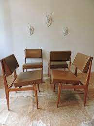 Elle est en bon état, stable et solide, chaussée de laiton doré. Serie De 4 Chaises Guermonprez Annees 50 Cote Vintage