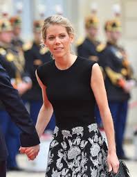 Le secret d'emmanuel macron pour paraître moins jeune. Tiphaine Auziere La Fille De Brigitte Macron Stylee Avec Son Gang De Copines Elle