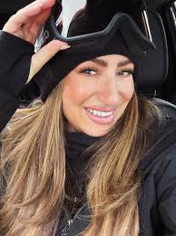 Happy New Year! ❄️🫶🏼🥂 Rang in the NY with my favorite people in the  mountains. Can't wait to have more of these adventures in 2026! Xx This 3  in 1 coat kept