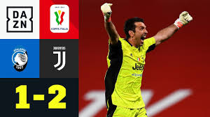 El portero italiano gianluigi buffon, de 41 años, se sometió este buffon es baja en el psg por lesión, neymar y mbappé muy cansados. Legende Buffon Verabschiedet Sich Mit Pokal Von Juventus Hamburger Abendblatt