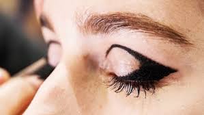 Black And White Graphic Eyeliner Backstage At Oscar De La Renta New York Fashion M A C Graphic Eyeliner Oscar De La Renta Bold Eyeliner