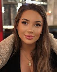 Victoria Potter's Instagram, Twitter & Facebook