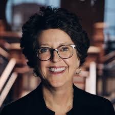 Suzanne Shelton's Instagram, Twitter & Facebook