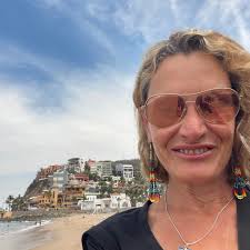 Hi everybody. I'm going to Yelapa (Jalisco) next week. It's a beautiful  place that you can reach only by boat. For that I have to leave my van for  several days to