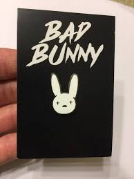 El reggaetonero se alió con crocs y estrenará una línea el próximo 29 de septiembre. Pin On Bad Bunny