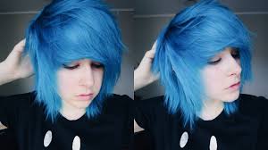 The style always reflects the personality of the wearer and that explains why there is so much diversity in emo hairstyles and why it is so difficult to describe what an emo haircut is and to explain how to style your hair for an emo look. How To Style Short Scene Emo Hair Youtube