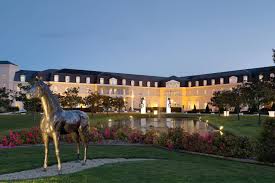 Mercure Chantilly Is Gelegen In De Historische Gemeente Chantilly Chantilly Is Bekend Om Haar Kasteel Het Kasteel Chantilly St Hotel Stedentrip Binnenzwembad