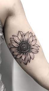 Cool Black And Gray Sunflower Tattoo Tattoo Artist Steph Hesketh Tattoo œ Diytattoo Tattoo Kunstler Sonnenblume Tattoo Oberschenkel Sonnenblumen Tattoos