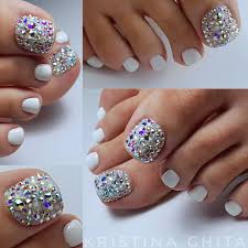 White Pedi With Clear And Mixed Rhinestones Sandals Only To Show Off This Nail Design Toe Nail Designs Toe Nails Cute Toe Nails