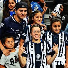 Hola, guadalupe, te habla 'chupete' suazo para desearte un feliz cumpleaños y que lo pases muy bien en compañía de tu familia. Dlptlv Twitterissa Daniela Solis Convivio Con La Familia De Humberto Suazo Despues Del Partido
