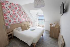 Hotels with restaurants in erquy. Hotel 12 Chambres Sur Le Port D Erquy La Table De Jeanne
