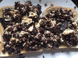 Butter pan 4.lay toast in pan and break open egg to drop into the middle 5. Black Pudding And Scrambled Eggs On Toast Aka Fuck It Let S See If It Works Uk Food