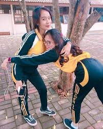 Semok banget pantat nya mantap guys. Pantat Smu