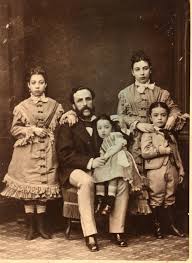 Don Joaquín Bernal Arana y sus cuatro hijos.