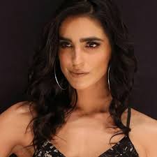 Years later, she works as a paid assassin, seducing men and killing them when they least expect it. Rosario Tijeras El Terrible Accidente Que Sufrio Barbara De Regil En Casa En Pleno Entrenamiento Instagram Nnda Nnlt Fama Mag