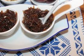 Daca te intrebi cu ce se mananca dulceata de ceapa, ei bine aceasta merge foarte bine cu orice gratar de carne (mai ales cele fade) de legume la gratar sau fierte/coapte, pentru friptura fiind nemaipomenita. Dulceata Din Ceapa Rosie Si Galbena Gatesc Ro