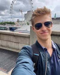 4 months to the day that I moved to London. I've just had my first vaccine,  it's 20 degrees, restrictions are opening completely soon, and life is just  getting better and better 🥳🇬🇧