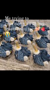 Hey ya'll 👋🏾 need some cakes or treats?