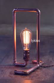 Maison Accessoires Homeaccessories Comment Personnaliser Un Tuyau De Cuivre De La Lampe L Homme Fait De Bricolage Lampe De Tuyau Lampe En Tuyau Lampe Diy