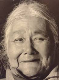 Pamela Gross visits Umingmaktuk (Bay Chimo) where her grandfather's family  lived. Pamela has never been in Umingmaktuk since she was 8 years old.  Inuit Nunangat Taimannganit. ᐹᒥᓚ ᒍᕉᔅ ᓂᐅᕐᕈᕗᖅ ᐅᒥᖕᒪᒃᑑᕐᒧᑦ. ᑖᕙᓂ ᐃᑦᑐᖓ