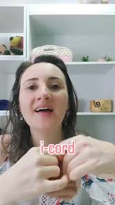 Você conhece i-cord?, A Elizabeth Zimmermann costumava chamar de idiot-cord  acho que por que era muito fácil de fazer 😅, Hoje ele é usado para  escrever nomes de bebês e no tricô existe montagem e ...