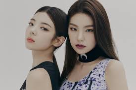 Lia lived in toronto, canada for three years while she was in elementary school. Lia And Yeji Kpics