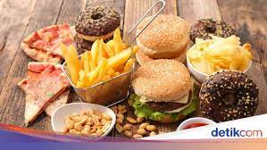 Olahraga menjadi salah satu cara mudah yang bisa dilakukan di mana saja dan tak mengenal batas usia. 5 Makanan Dan Minuman Yang Perlu Dihindari Setelah Divaksin