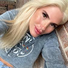 Bridgette Holt's Instagram, Twitter & Facebook