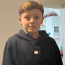 Leo Hutton's Instagram, Twitter & Facebook