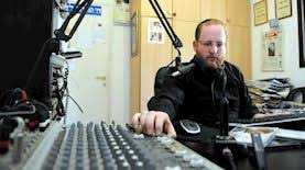 האזינו לשיר של נסרין קדרי באתי להחזיר לך listen to the song bati lehachzir lach by nasrin kadri. Uhj4glosync5xm