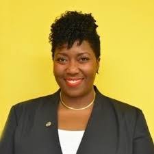 Renee Paret's Instagram, Twitter & Facebook