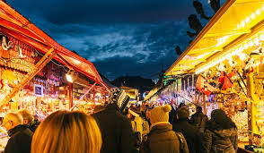 Milioane de turisti din toata lumea il viziteaza in decembrie, de altfel acest targ superb se afla si in preferintele romanilor, datorita faptului ca se. Oferte Piete De Craciun