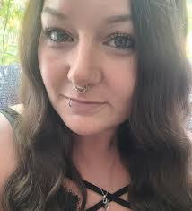 Mona Dunham's Instagram, Twitter & Facebook