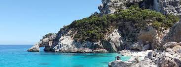 Neben langen und breiten stränden im süden und osten von sardinien kommen romantiker an der bekannten costa smeralda auch in kleinen verträumten buchten auf ihre kosten. Sardinien Urlaub Online Buchen Reisecenter Neuenstadt