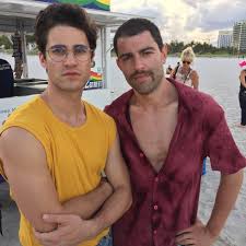 American crime story to open its second episode, manhunt. First Look At Glee Star Darren Criss In American Crime Story Moviepilot Com Darren Criss Darren Criss Glee American Crime Story