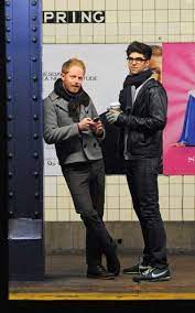 Celebrities Riding The Subway In New York City Hooray For Hollywood Celebrities Modern Family