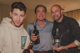 Отзывы о туалетной воде john varvatos nick jonas jv x nj silver. Nick Jonas And John Varvatos Launch Tequila Brand Wwd