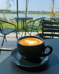 Definisi ngopi with a view sesungguhnya Hanya di cafetelaga 😘🫶 . . .  #cafetelaga #legok #tangerang #ngopiyuk #manmakecoffee