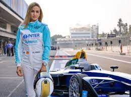 The series' first season was in 2019; W Series Test Mehr Als 50 Fahrerinnen Kampfen Um 18 Cockpits