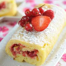 Biscuit Roule Aux Fruits Rouges Recette Dessert Biscuit Roule Desserts Minceur