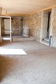 Isoler Un Sol Avec Du Beton De Chanvre Maison En Pierre Maison En Paille Renovation Maison